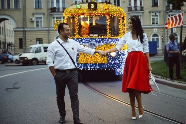 u0420u0435u0442u0440u043e-u0442u0440u0430u043cu0432u0430u0439 u043eu0442u043fu0440u0430u0432u0438u0442u0441u044f u0432 u0440u043eu043cu0430u043du0442u0438u0447u0435u0441u043au0438u0439 u0440u0435u0439u0441 u043fu043e u041fu0435u0442u0435u0440u0431u0443u0440u0433u0443