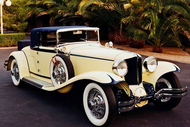 Карта необычных музеев Петербурга пополнилась новым местом. Ретро-автомобили и старинные мотоциклы, ставшие «героями» легендарных советских фильмов, представили в новом музее. Гости могут не только посмотреть на ретро-технику, и но и посидеть за рулем раритетных авто.