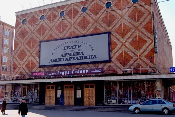 u0422u0435u0430u0442u0440 u0410u0440u043cu0435u043du0430 u0414u0436u0438u0433u0430u0440u0445u0430u043du044fu043du0430 u043fu043eu0431u044bu0432u0430u0435u0442 u0441 u0433u0430u0441u0442u0440u043eu043bu044fu043cu0438 u0432 u0421u0430u043du043au0442-u041fu0435u0442u0435u0440u0431u0443u0440u0433u0435