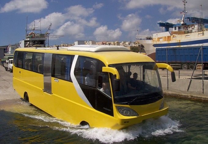 u0410u0432u0442u043eu0431u0443u0441u044b-u0430u043cu0444u0438u0431u0438u0438 u0436u0434u0443u0442 u0432 u041fu0435u0442u0435u0440u0431u0443u0440u0433u0435