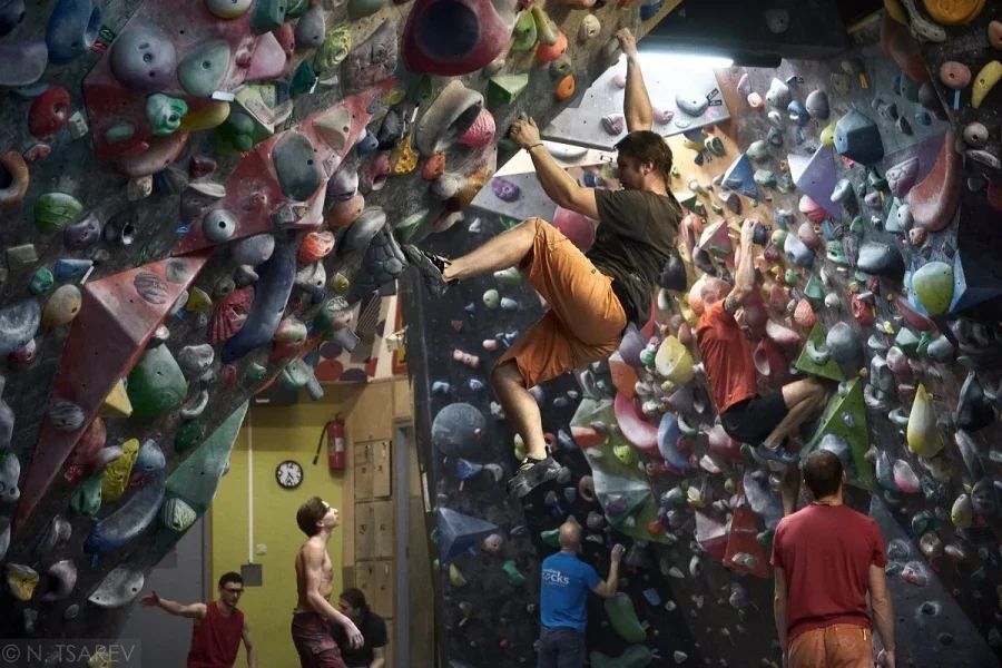 Боулдеринговый зал скалодрома Луч на Крестовском острове
