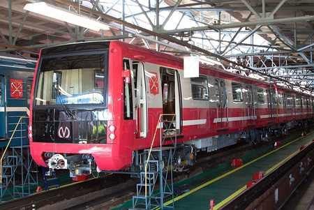 u041fu043e u043au0440u0430u0441u043du043eu0439 u0432u0435u0442u043au0435 u043cu0435u0442u0440u043eu043fu043eu043bu0438u0442u0435u043du0430 u043fu0443u0441u0442u044fu0442 u0441u043eu0432u0440u0435u043cu0435u043du043du044bu0435 u043fu043eu0435u0437u0434u0430 u043au0440u0430u0441u043du043eu0433u043e u0446u0432u0435u0442u0430