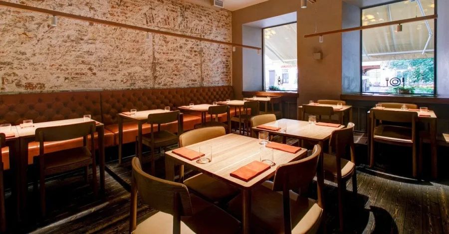 Уютный интерьер DUO GASTROBAR на Кирочной