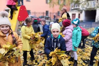 "Частная школа — это дорого", "в частной школе оценки ставят просто так", "после частной школы никуда не поступишь" — Питер Online пообщался с директором частной школы «Счастливое поколение», чтобы узнать правдивы ли эти и другие опасения родителей.