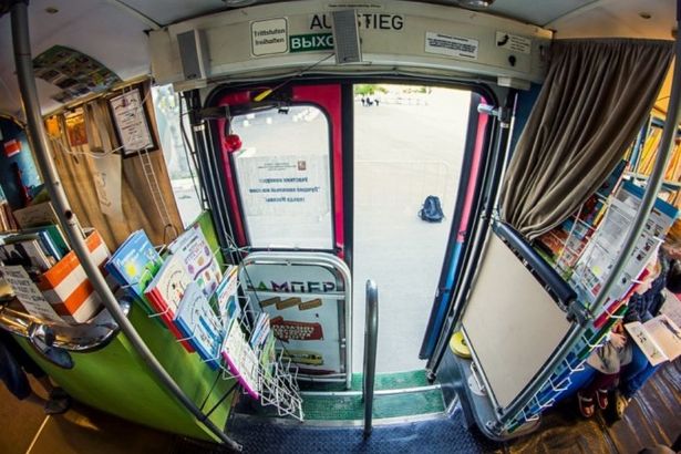 u041du0430 u041au043du0438u0436u043du043eu043c u0441u0430u043bu043eu043du0435 u0431u0443u0434u0443u0442 u0440u0430u0431u043eu0442u0430u0442u044c u0442u0440u043eu043bu043bu0435u0439u0431u0443u0441u044b- u0431u0438u0431u043bu0438u043eu0442u0435u043au0438