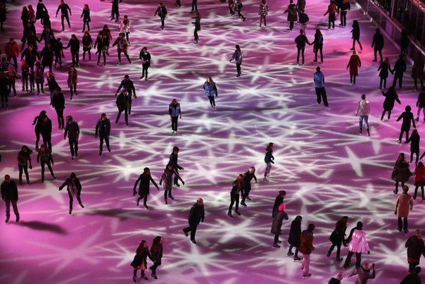 Каждые выходные катки Петербурга открывают свои двери ночью для массовых катаний на льду, новых знакомств и забавных курьезных моментов. В подборке — все катки города, где можно кататься на коньках от заката до рассвета: