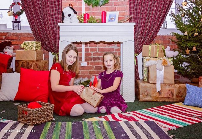 Увлекательное путешествие в мир добра и рождественской сказки состоится в FreeDom Palace, который на три дня превратится в волшебный дворец. Уютный и трогательный спектакль «Маленький Дед Мороз» захватит внимание гостей всех возрастов. А где же ещё можно подсмотреть за подготовкой Дедов Морозов и даже помочь самому маленькому преодолеть трудности?