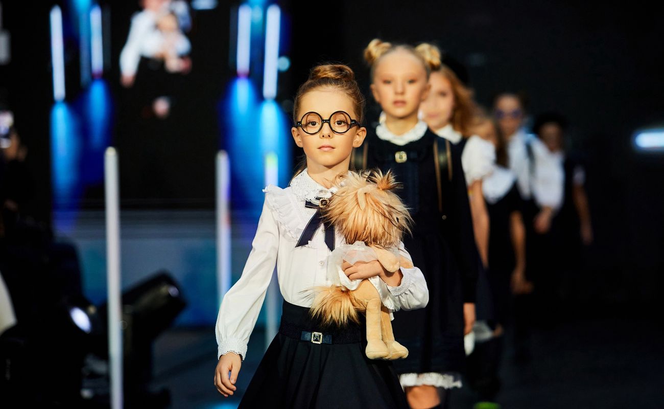 «Vesta Fashion» открылась в 2022 году и ещё 11 школ — учат дефиле, фотопозированию, этикету и актёрскому мастерству для девочек и мальчиков.