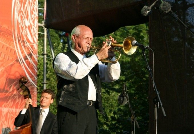 u0411u0435u0441u043fu043bu0430u0442u043du044bu0435 u0434u0436u0430u0437u043eu0432u044bu0435 u043au043eu043du0446u0435u0440u0442u044b u043fu043eu0434 u043eu0442u043au0440u044bu0442u044bu043c u043du0435u0431u043eu043c