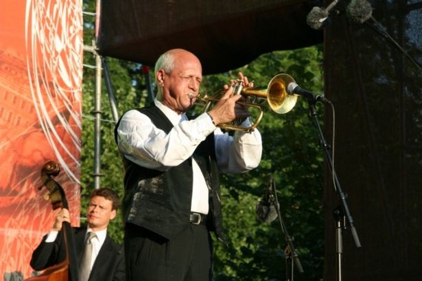 u0411u0435u0441u043fu043bu0430u0442u043du044bu0435 u0434u0436u0430u0437u043eu0432u044bu0435 u043au043eu043du0446u0435u0440u0442u044b u043fu043eu0434 u043eu0442u043au0440u044bu0442u044bu043c u043du0435u0431u043eu043c