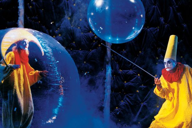 «сНежное шоу» Славы Полунина собрало аншлаг в Санкт-Петербурге