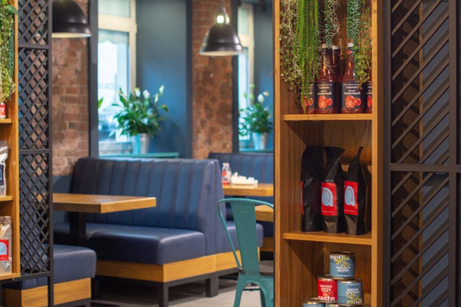 В утренней спешке не всегда есть время и желание готовить завтрак дома. К счастью, Петербург располагает большим количеством мест, где можно вкусно и недорого позавтракать. Подборка заведений с эконом-завтраками от Питер Online: