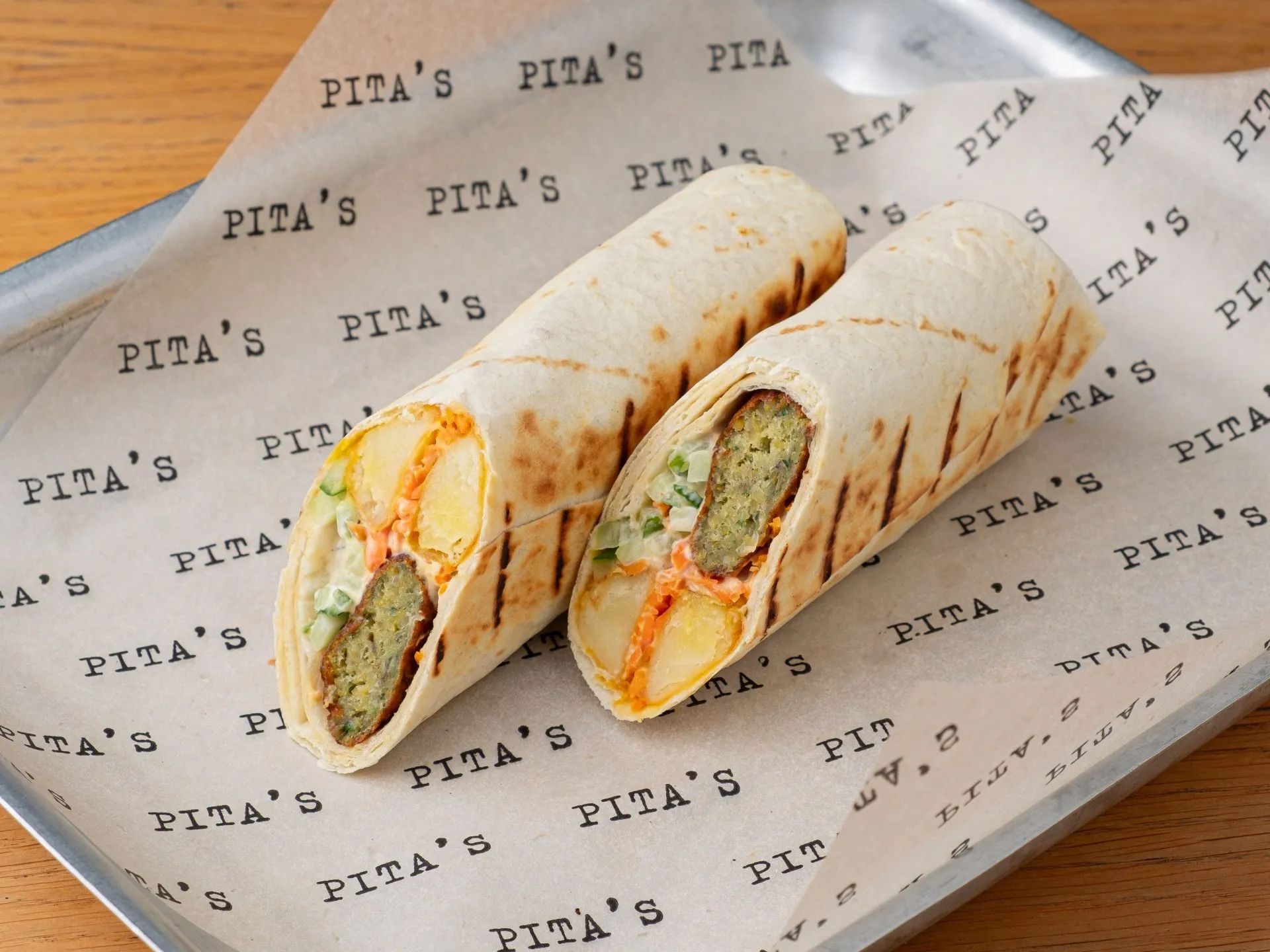 Буррито и начос в мексиканском кафе PITA'S в Петербурге
