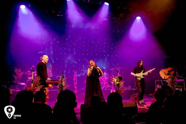 16 июня старинное здание Анненкирхе, где средь обожженных колонн витает атмосфера таинства, на один летний вечер превратится в сцену для выступления группы Iamthemorning.