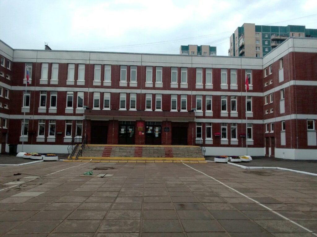 Подготовиться к кембриджским тестам и поступить в Гарвард, расширить свои знания в физике или развить свои навыки и стать экспертами в определенной области. В настоящее время существует множество школ, которые предлагают ученикам углубленное изучение различных предметов. Питер Online собрал список таких школ Петербурга, где работаю профессиональные педагоги, обладающие большим опытом, современные авторские программы и интересные внеклассные занятия.