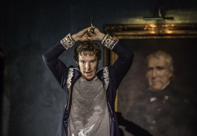 u0412u0438u0434u0435u043eu0432u0435u0440u0441u0438u044f u0441u043fu0435u043au0442u0430u043au043bu044f u00abu0413u0430u043cu043bu0435u0442u00bb u0432 u043au0438u043du043eu0442u0435u0430u0442u0440u0435 u00abu0410u0432u0440u043eu0440u0430u00bb