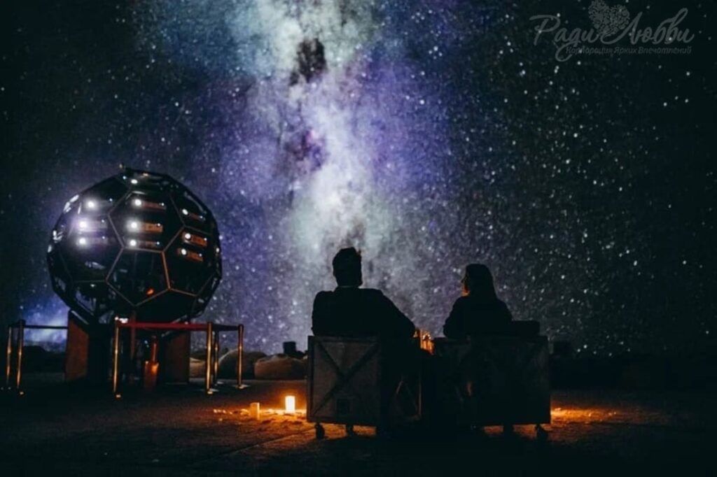 Огромный купол Планетария №1 с проекцией звездного неба