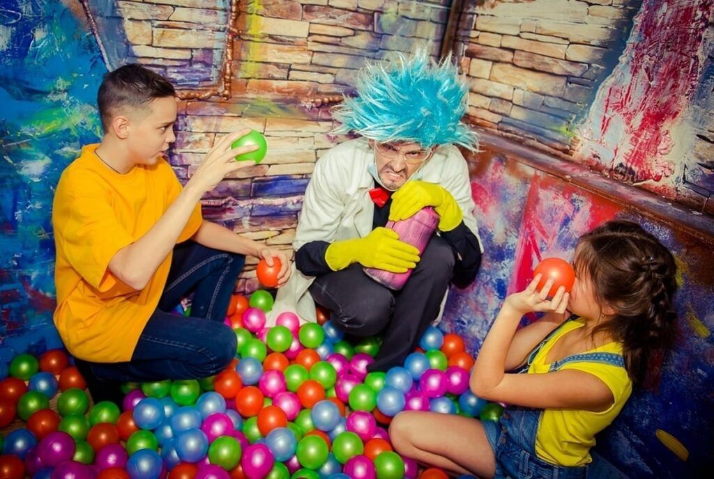 В Санкт-Петербурге представлено множество захватывающих приключенческих детских квестов, которые подарят детям незабываемые приключения. Детские квесты в СПб предлагают тематические комнаты, интерактивные задания и сложные головоломки. Независимо от возраста вашего ребенка, вы найдете здесь идеальный способ весело провести время и погрузиться в атмосферу приключений.