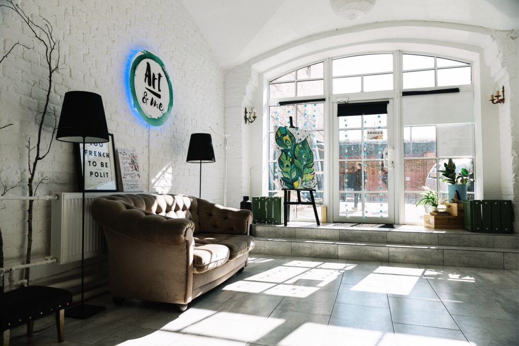 Текстурная живопись в студии Art&Me: мастер-класс по созданию объемных картин с использованием паст