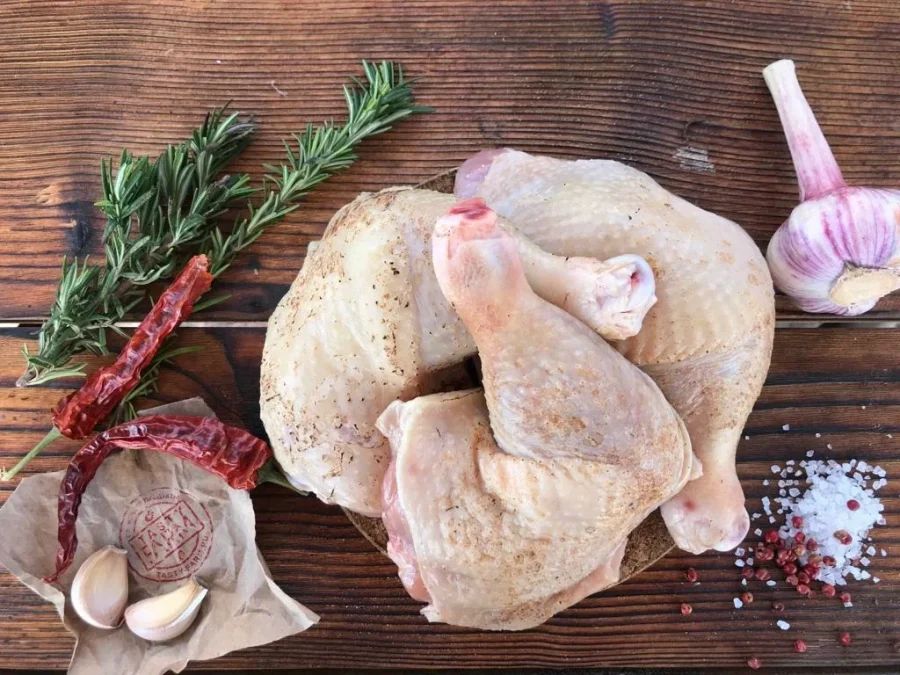 Домашняя птица на ферме Tasty Farm в Кингисеппском районе