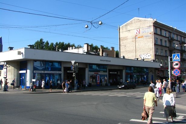 u0421u0442u0430u043du0446u0438u044e u043cu0435u0442u0440u043e u00abu0415u043bu0438u0437u0430u0440u043eu0432u0441u043au0430u044fu00bb u043eu0442u043au0440u043eu044eu0442 u0432 u0434u0435u043au0430u0431u0440u0435