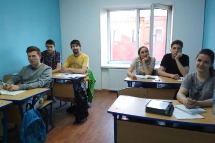 iQ-центр на Петроградской, «Годограф» от 5400 ₽, «Вместе» со средним баллом ЕГЭ 83, MAXIMUM на Рубинштейна и ещё 9 центров с адресами и ценами.