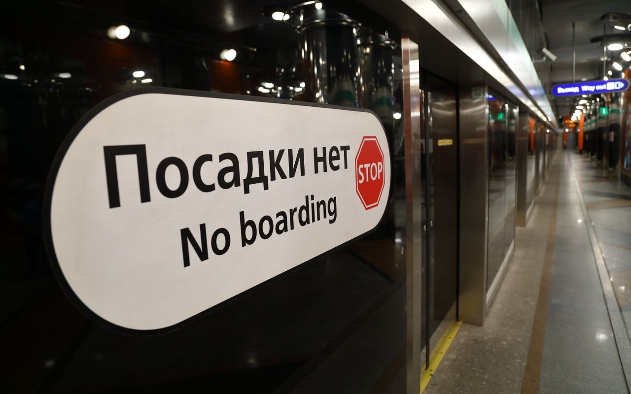 В Петербургской подземке с 22 января начнут объявлять станции метро на двух языках: на русском и английском.
