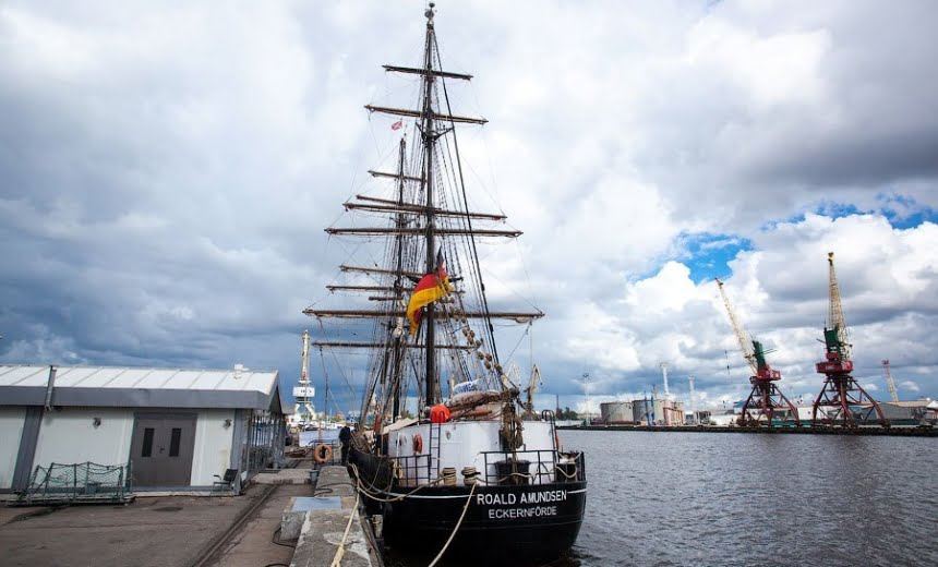 u043fu0430u0440u0443u0441u043du0438u043a Roald Amundsen