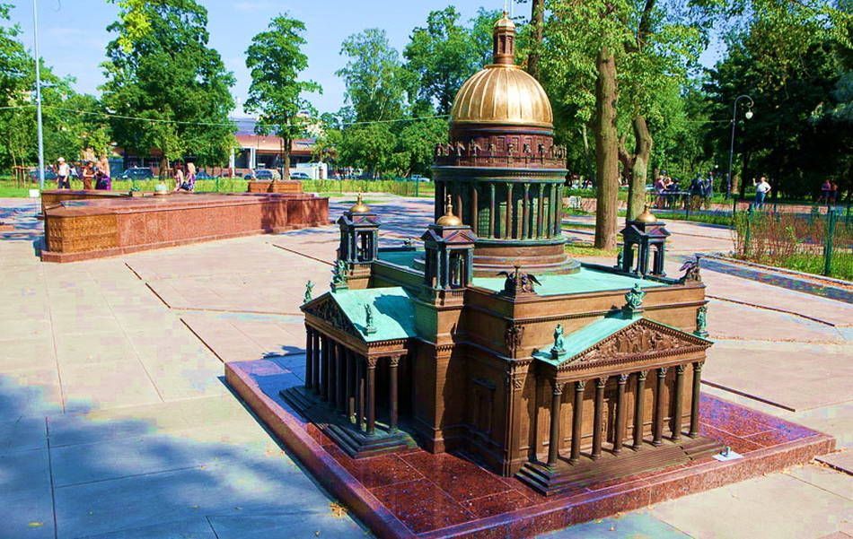 МИНИ-Санкт-Петербург - парковая экспозиция с миниатюрными архитектурными шедеврами города под открытым небом