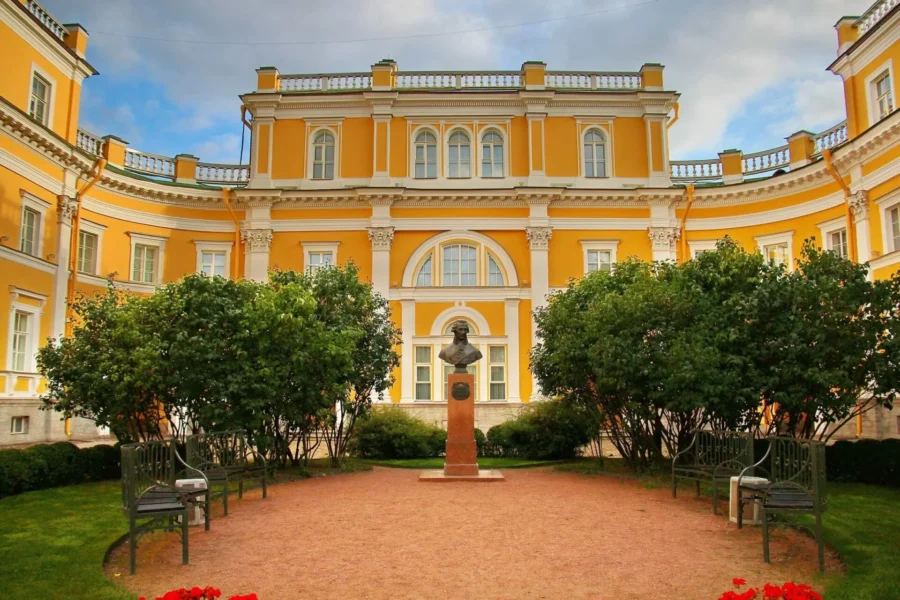 Музей-усадьба Чистякова и ещё шесть дворянских поместий Петербурга и Ленобласти — идеально для однодневной экскурсии.