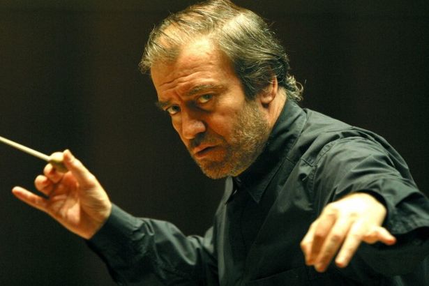 u0411u0435u0441u043fu043bu0430u0442u043du044bu0439 u043au043eu043du0446u0435u0440u0442 u043cu0430u044du0441u0442u0440u043e u0413u0435u0440u0433u0438u0435u0432u0430 u043du0430 u0414u0432u043eu0440u0446u043eu0432u043eu0439