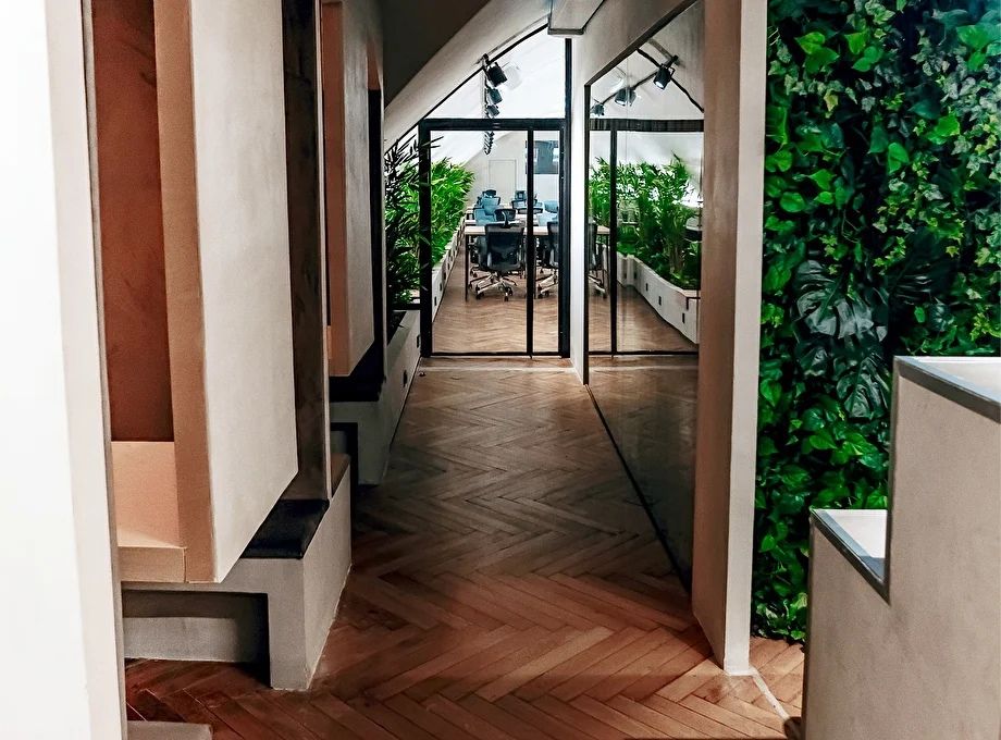 Вместо офиса и дома — комфортные и стильные рабочие пространства, где только вы, тишина и ноутбук. Ну и еще пара-тройка горящих дедлайнов, куда же без них. Питер Online составил подборку мест, где можно спокойно поработать, устроить совещания, провести занятия и подготовиться к экзаменам.