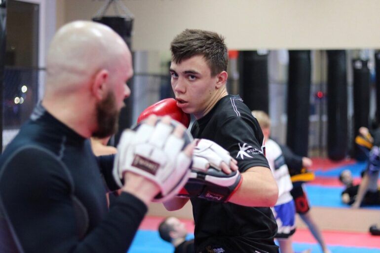 Клуб боевых искусств, где профессиональные и опытные тренеры – Чемпионы Мира, России и Европы помогут каждому освоить разные виды единоборств: каратэ, дзюдо, муай-тай, айкидо, самбо и другие. Здесь проводят групповые и индивидуальные тренировки как для детей, так и для взрослых.