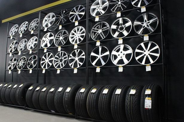 u00abu041au043eu043bu0435u0441u0430 u0434u043eu0440u043eu043cu00bb u0438 u0438u0442u0430u043bu044cu044fu043du0446u044b u043eu0442u043au0440u044bu043bu0438 u0432 u041fu0435u0442u0435u0440u0431u0443u0440u0433u0435 u0448u0438u043du043du044bu0439 u0446u0435u043du0442u0440 u00abPIRELLIu00bb