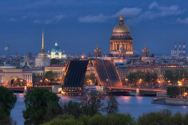 Аничков мост и ещё 49 мест в центре Петербурга вне стандартных путеводителей — чтобы почувствовать город на все сто процентов.