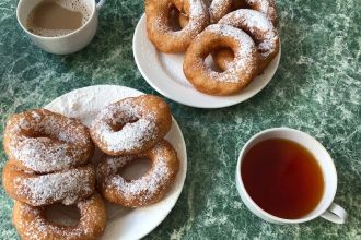 Сеть современных пышечных с ярким дизайном и необычными вкусами. Здесь классические пышки соседствуют с вариантами с маршмеллоу, соленой карамелью, малиновым конфитюром и фисташковым соусом. Все по демократичным ценам.
