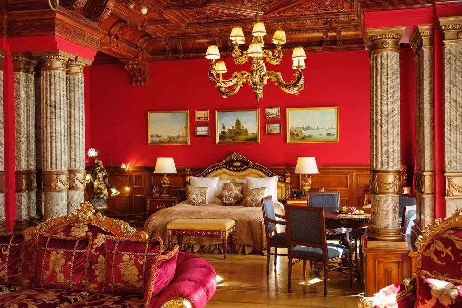 Интерьер отеля Trezzini Palace в Санкт-Петербурге