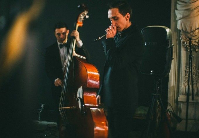 Коллектив «Ассаи и Jazz Band» возвращаются после долгого отдыха. Они всегда собирают полные площадки и никогда не разочаровывают слушателей, устраивая по-настоящему музыкальное шоу, полное искренности и живых звуков. Лучшие хиты при участии профессиональных джазовых музыкантов будут сыграны на сцене «Авроры» уже этой осенью, 3 ноября.