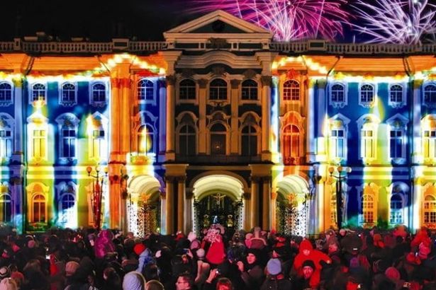 Петербург признали лучшим городом для зимнего семейного отдыха. Северная столица обошла такие города как Москва, Казань, Сочи, Вологда, Иркутск, Екатеринбург, Нижний Новгород, Псков и Владимир. Рейтинг был составлялся по данным бронирования отелей с 28 декабря 2016 по 10 января 2017 года.