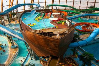 Когда хочется лета посреди зимы — на помощь придут аквапарки.Питер Online составили подборку мест, где вы сможете искупаться, прокатиться с водной горки и погреться в разнообразных саунах.