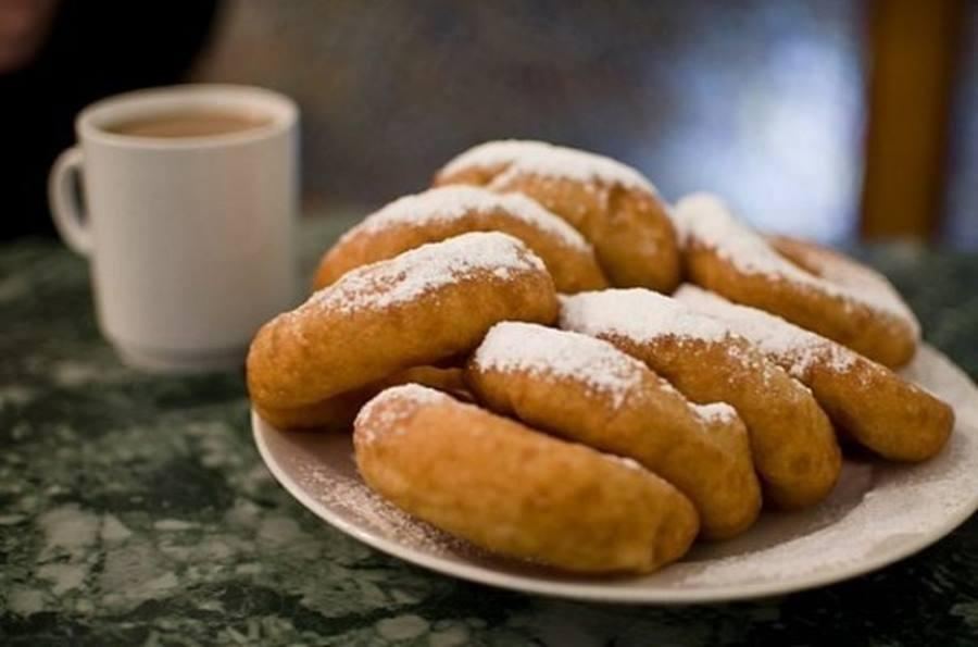 Легендарная пышечная на Большой Конюшенной с очередью посетителей