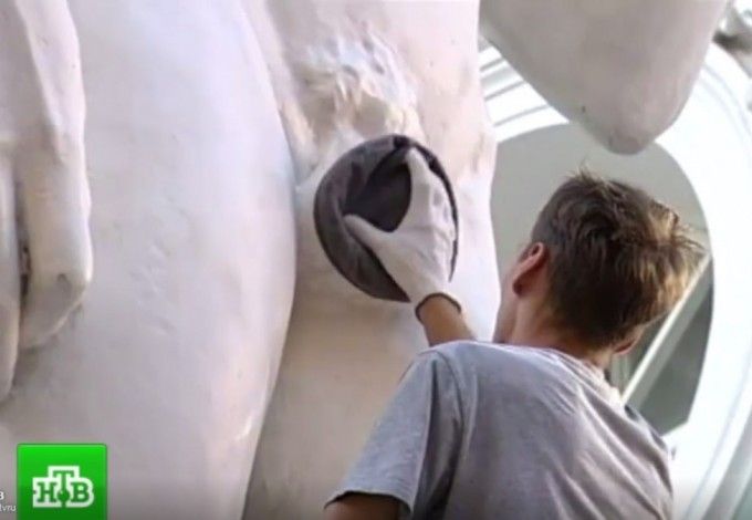 u0421u0442u0430u0442u0443u0435 u0414u0430u0432u0438u0434u0430 u043fu0440u0438u043au0440u044bu043bu0438 u043fu0440u0438u0447u0438u043du043du043eu0435 u043cu0435u0441u0442u043e