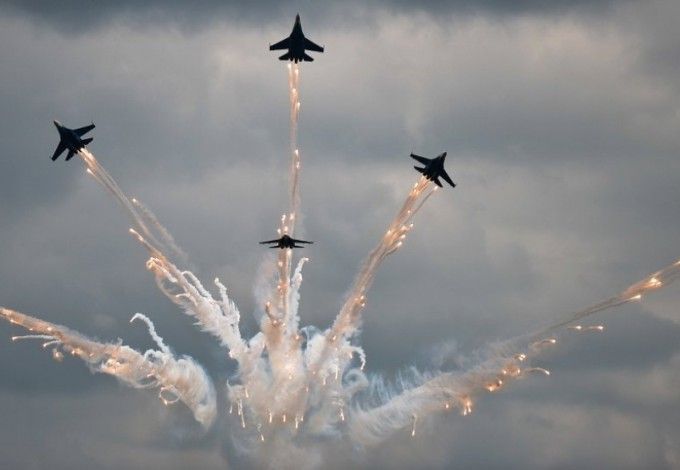 u0413u0440u0430u043du0434u0438u043eu0437u043du044bu0439 u0432u043eu0437u0434u0443u0448u043du044bu0439 u043fu0430u0440u0430u0434 u0432 u041fu0443u0448u043au0438u043du0435