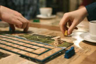 Поиграть в «Манчкин», «Уно», «Каркассон», «Диксит» и другие увлекательные настольные игры можно в этих кафе и плэй-лофтах Петербурга: