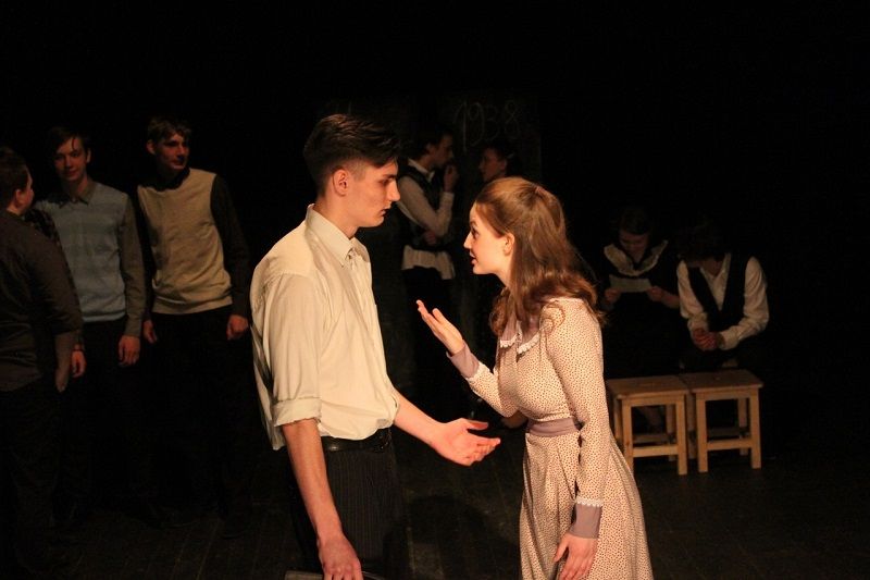 Научиться классно кататься на роликах, изучить основы журналистики и фотографии, стать настоящим мастером Кунг-фу, обучиться игре на барабанах и различным видам жонглирования, начать танцевать страстное танго, попробовать себя в актерском амплуа, получить прекрасную растяжку в Петербурге может любой желающий не потратив ни копейки.