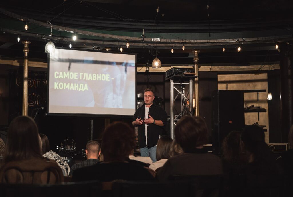 Бизнес-клубы Петербурга становятся настоящим магнитом для амбициозных предпринимателей, жаждущих новых высот в своем деле. Современные бизнесмены активно вступают в эти престижные сообщества, чтобы расширить круг полезных знакомств, найти источник вдохновения и открыть двери к перспективным коллаборациям.