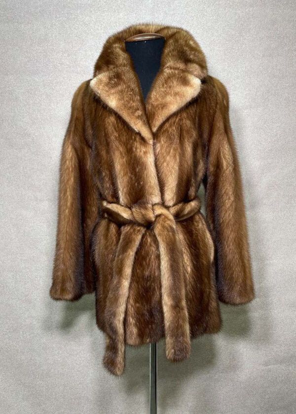 Ателье Рот-Фронт с богатой выставкой меховых изделий и историческим интерьером