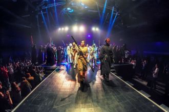 В эту субботу, 4 ноября, на Московской площади развернется большой гастрономический фестиваль, где гости познакомятся с кулинарными традициями народов России. Тут будут представлены различные блюда, товары со всех уголков нашей необъятной родины. Пройдут, мастер-классы по приготовлению редких вкусностей и дегустация. 