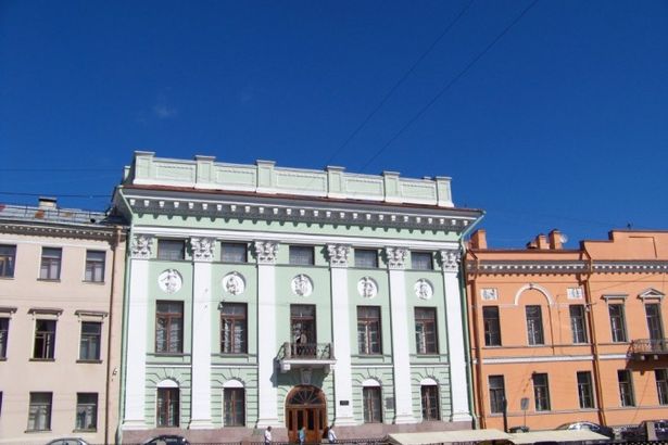 В Северной столице знаменитый театр кабуки даст два классических спектакля: бытовую драму&nbsp;«Кэйсэй Хангонко»&nbsp;и танцевальную интерлюдию&nbsp;«Ёсияма». Гастроли театра в городе на Неве продлятся с 19 по 22 сентября. Стоимость билетов уточняется.