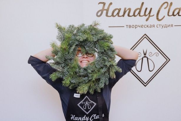 В Петербурге пройдет мастер-класс по самоомоложению для женщин, желающих хорошо выглядеть. Сертифицированный специалист Таисия Алексеева научит вакуумному или «баночному» массажу лица, а также расскажет о методах естественного омоложения в домашних условиях.